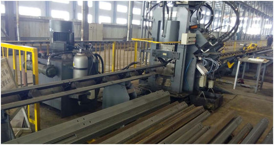 خط آلة اللكم الزاوية CNC لقوة تثقيب الأبراج الفولاذية 1000kN