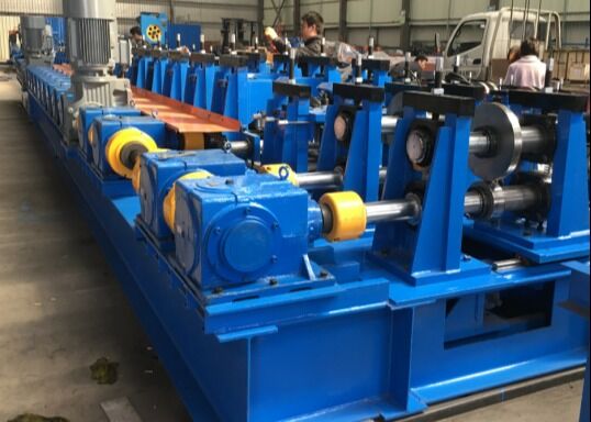 10 ملم سمك شريط الصلب على شكل حرف U من خلال عمود آلة التشكيل الأوتوماتيكية القابلة للتعديل طراز UF150