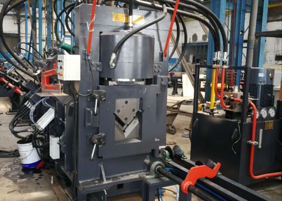 نموذج JNC2020 خط إنتاج القص والتثقيب بزاوية CNC بأبعاد إجمالية 32x7x3m