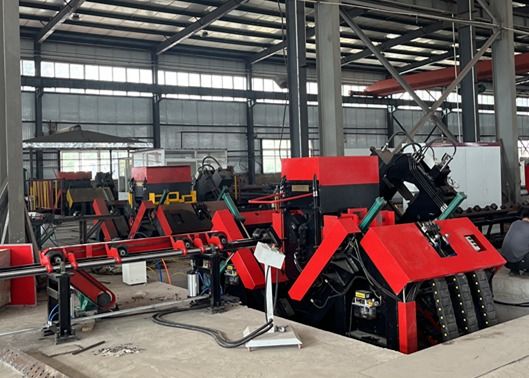 الآلة الآلية ذات الكفاءة العالية لخط زاوية CNC للحفر والطابع في الصلب بزاوية كبيرة