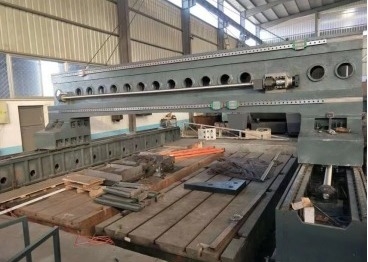 آلة حفر الألواح CNC BT50 بحجم قطعة عمل 3000*3000، محرك عمود دوران مؤازر بقوة 30 كيلو واط