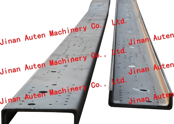 120 طن خط إنتاج اللكم الألواح CNC للقوة الاسمية 25 وحدة للعارضة المسطحة للشاحنة