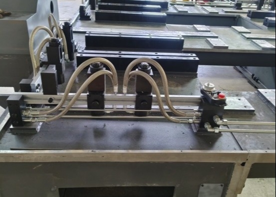آلة حفر CNC متنقلة على حامل نوع PZ4040/2، السماكة القصوى لتداخل المواد 100 مم