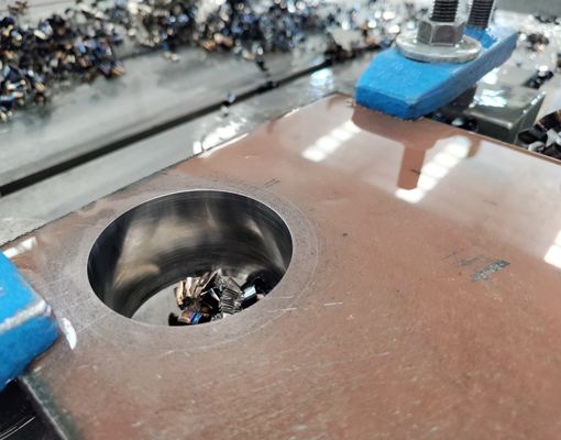 عالية صلابة عالية السرعة CNC الطبقة الحفرة طحن آلة مع التحكم في سيرفو