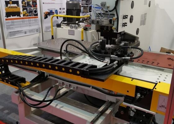 النموذج BNHD120 الآلي CNC هيدروليكية الصلب لوحة طعن آلة 1500 * 800mm قطعة العمل