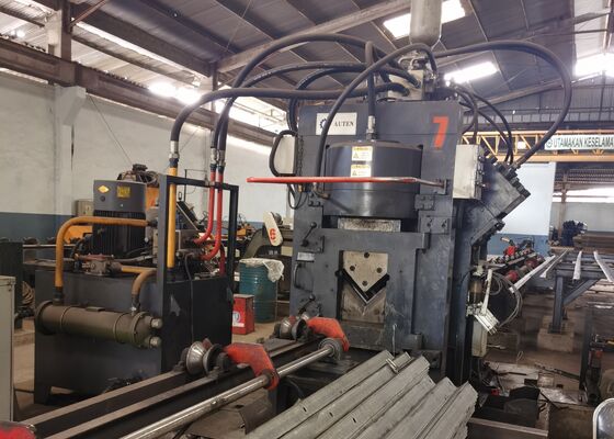 خط آلة قطع وتثقيب زاوية CNC 32x7x3m قوة وضع العلامات 1000/1200KN