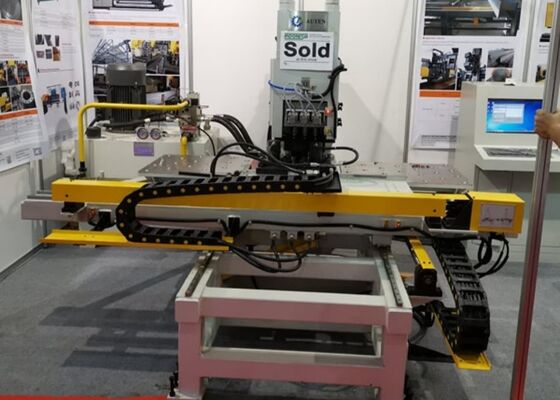 تطبيقها على صناعة الهياكل الصلبة Cnc لوحة حفر الجهاز 800/1200KN قوة العلامة