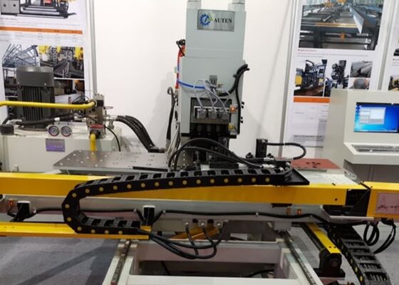 تطبيقها على صناعة الهياكل الصلبة Cnc لوحة حفر الجهاز 800/1200KN قوة العلامة