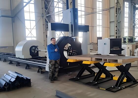 طراز LC2412 آلة قطع الأنابيب بالليزر CNC تستخدم قوة الليزر MAX6000