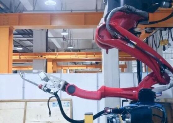 ±0.07mm Repeatability Inverted Rail Welding Robot Machine 180000Lux Light Resistance