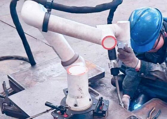 الروبوتات الذكية التفاعلية التعاونية لحام للتعاون بين الإنسان والروبوت