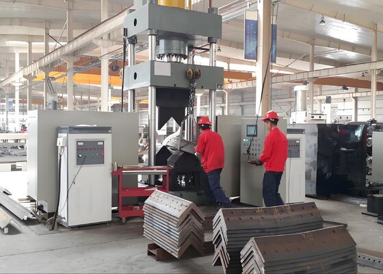 3150KN ضغط خزان النفط Cnc زاوية التدفئة آلة ثني تستخدم في صناعة برج الحديد